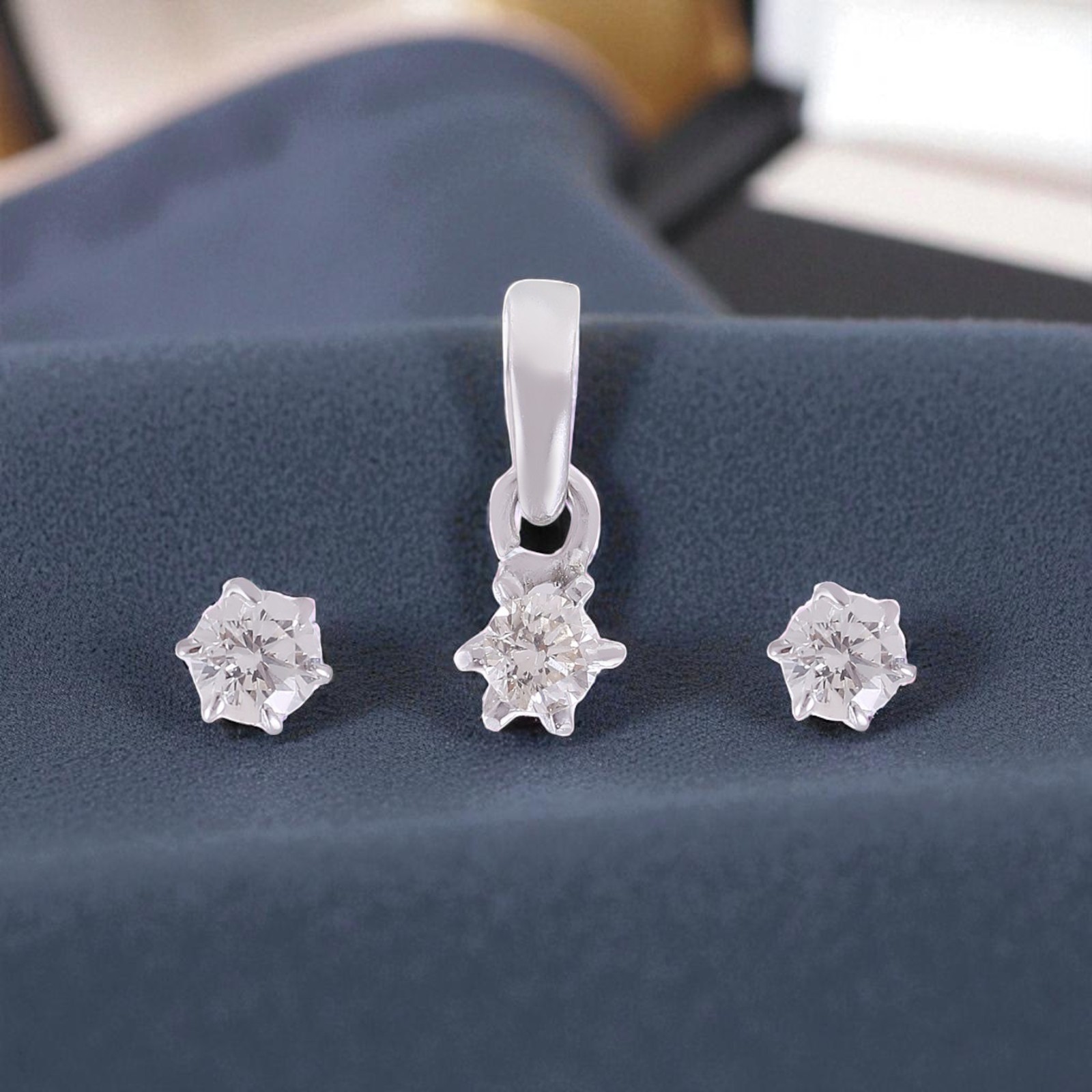 GIA-certified 0.75 cts F/VS1 natural diamond pendant earrings in 18K gold