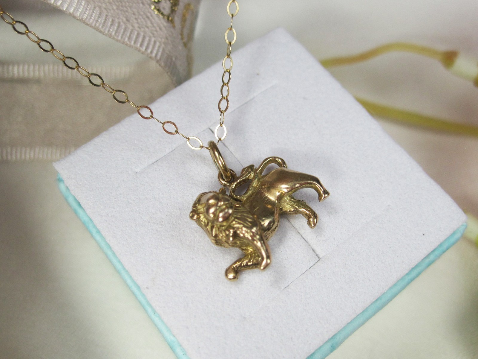 Vintage 9kt gold Lion Passant, Leo Charm pendant, Animals Charm collector