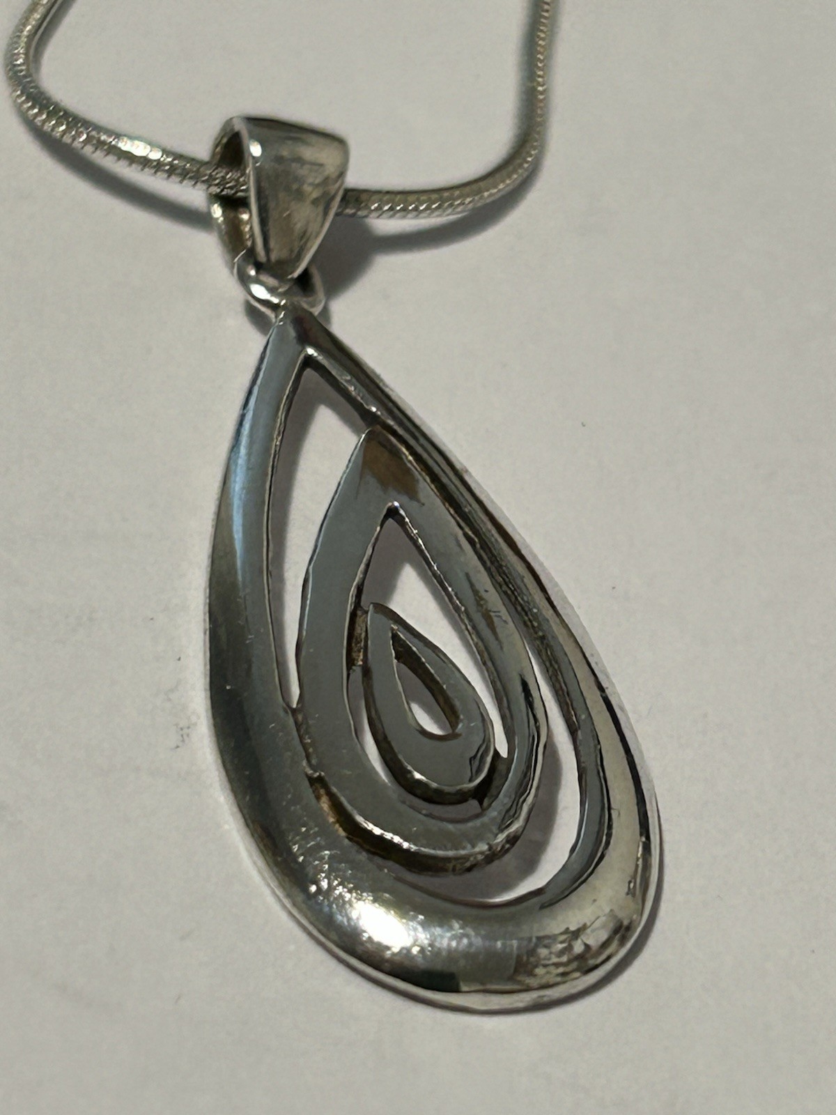 Vtg Sterling Silver 4cm Modernist Pendant on 40cm Snake Chain (7.28g)