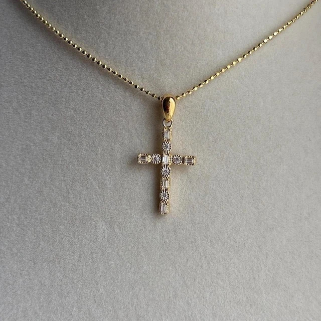1.50Ct Round Cut Lab Created Diamond Criss Coss Pendant 14k Yellow Gold Plated