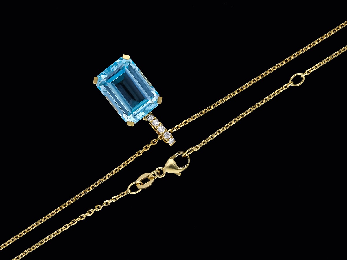 Great price necklace pendant 10.01 ct. Diamond topaz 750 gold value: EUR 5,500