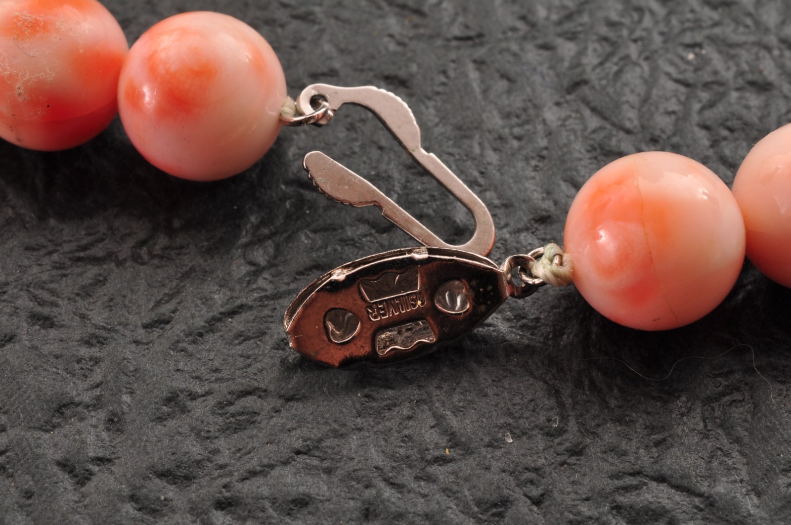 Vintage Angel skin coral Necklace (17.3in, 405t) , with “Certificate” and box.