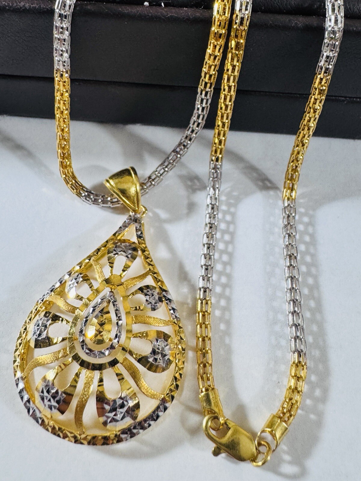 22K 916 Real Gold 21.5”/22” long Teardrop Necklace 16.8g 3.mm Womens