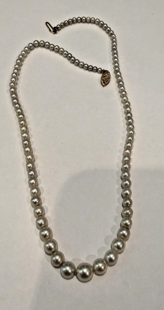 VINTAGE AKOYA CULTURED GRADUATED PEARL NECKLACE WITH 14K GOLD CLASP