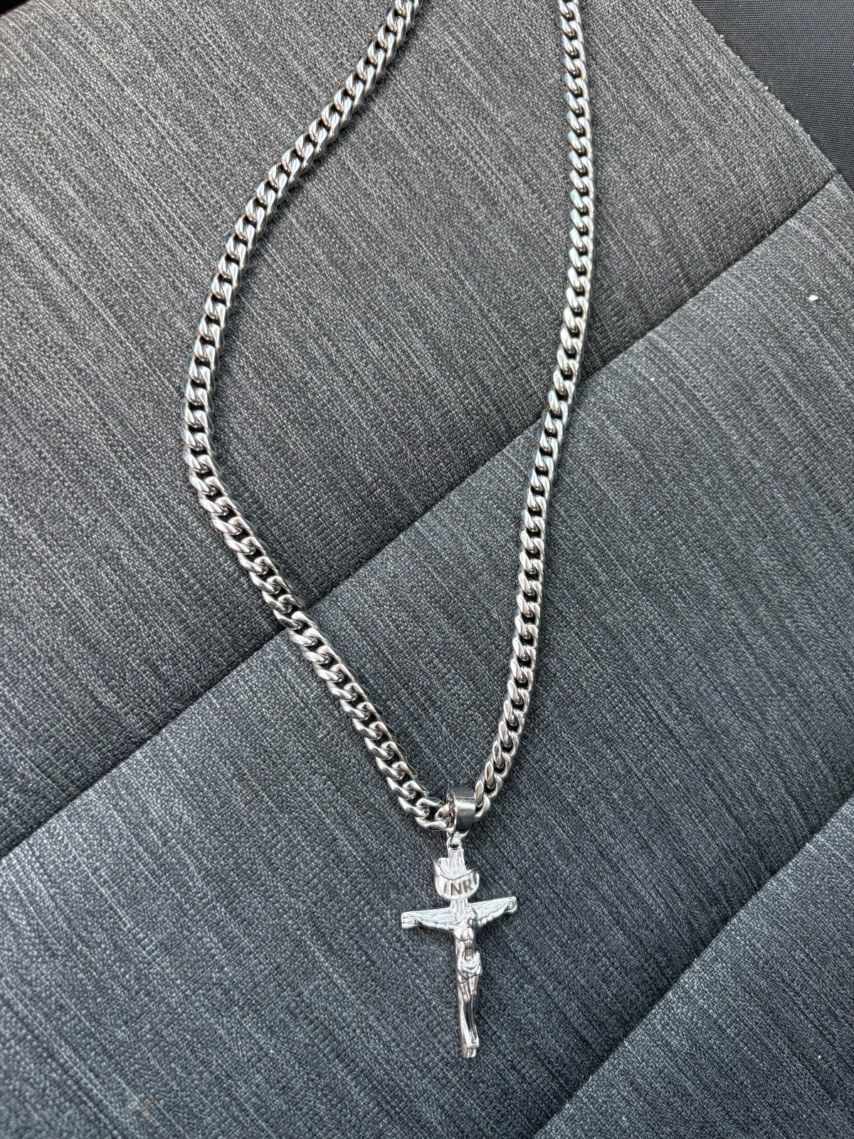 28″ 7mm silver chain and 2″ cross