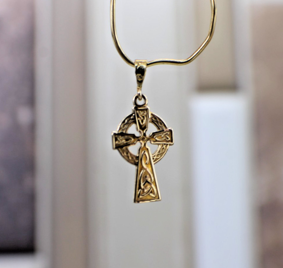 10K Yellow Gold Celtic Knot work Cross Pendant Charm Medal Intricate Detail