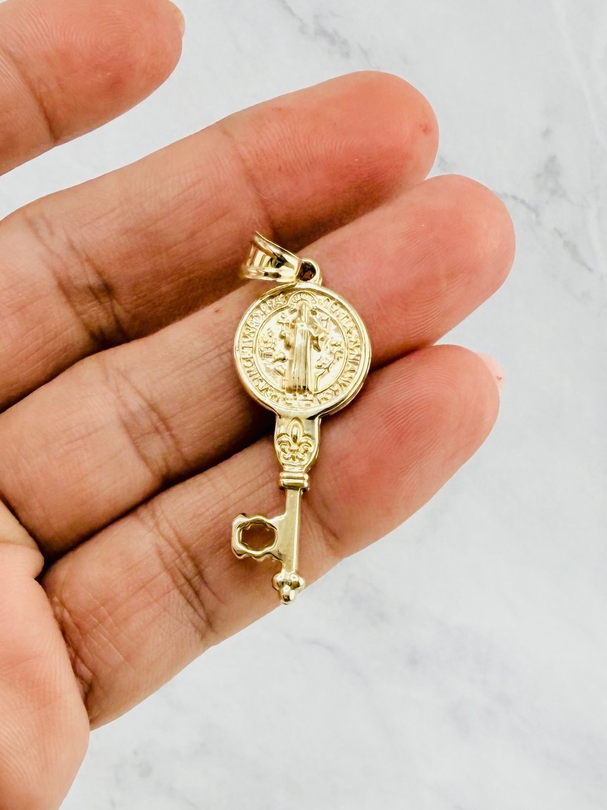 10K Gold St. Benedict Key Pendant / Dije llave San Benito
