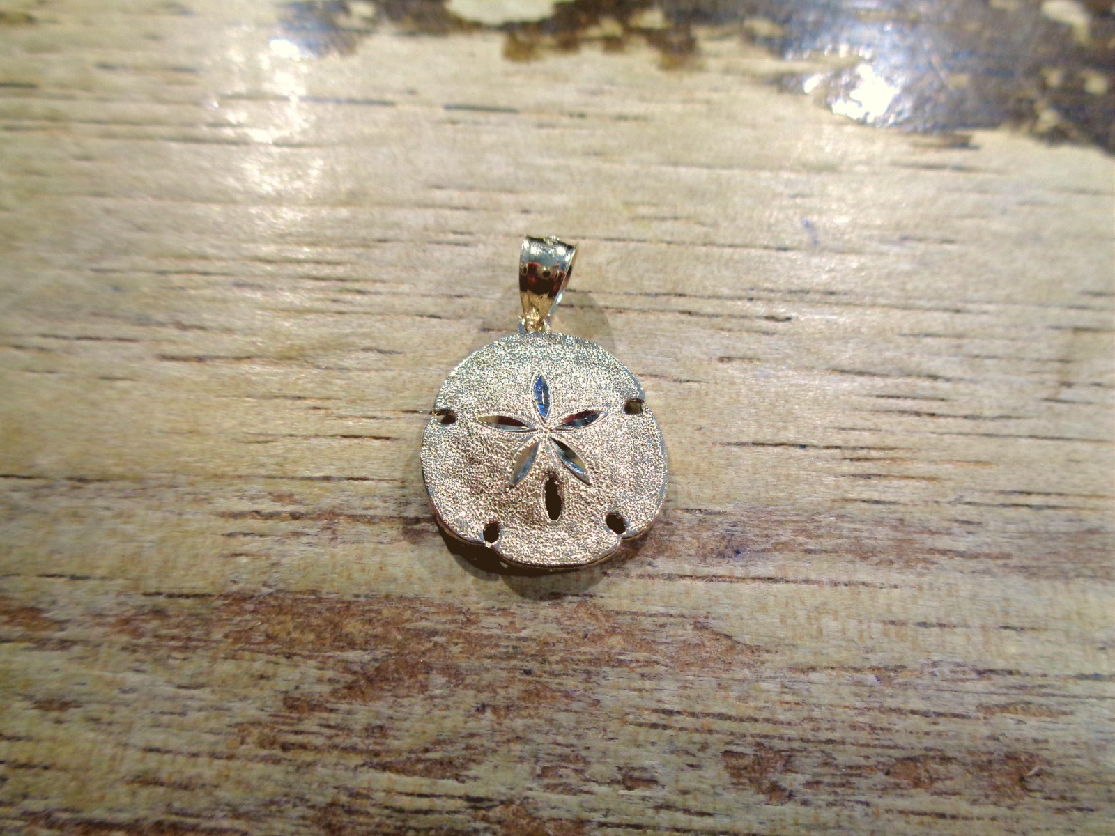 16MM SOLID 14K YELLOW GOLD TEXTURED DIAMOND-CUT DC HAWAIIAN SAND DOLLAR PENDANT