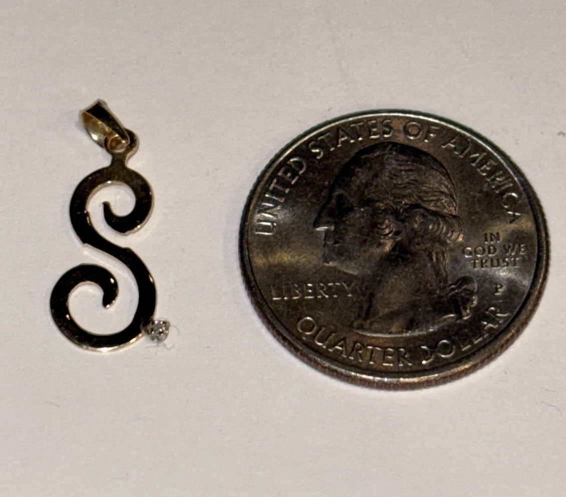 Women’s 14K Yellow Gold Custom Made “S” Letter Pendant/Charm With Round Diamond