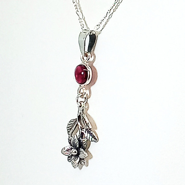 Vintage 925 Sterling Silver Modernist Garnet 3D Flower Necklace