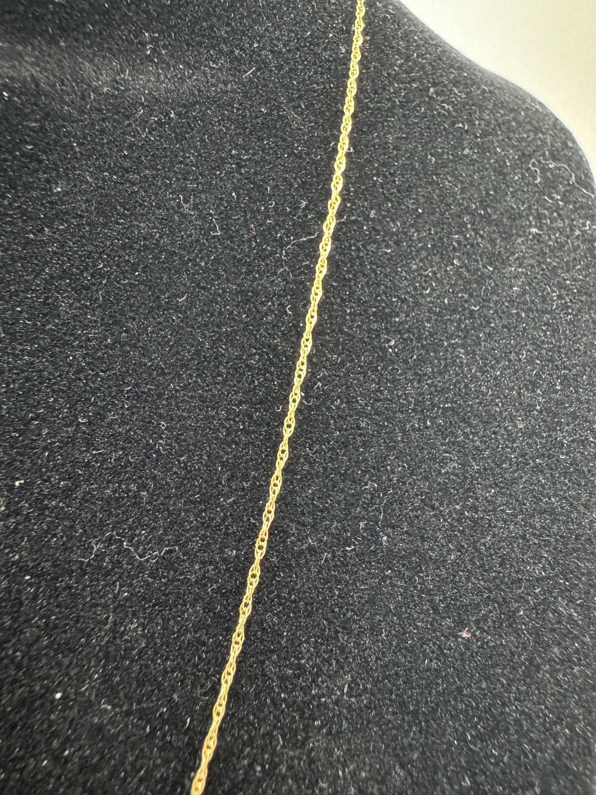 14k Gold very delicate and fine Chain .5g – 8 inches clasped