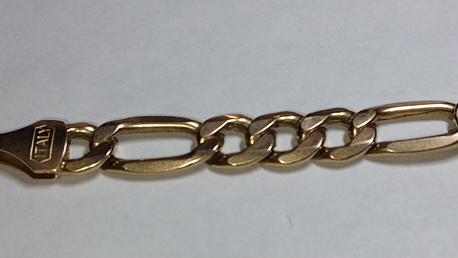 10k gold 8.25mm hollow Italian figaro chain necklace 17.94 grams 22.75″