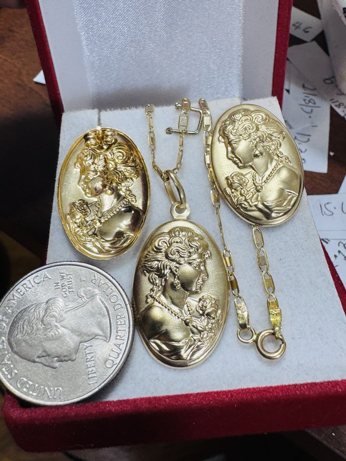 18K 750 Gold Set Queen Elizabeth Earring & Necklace 18” Long 7.6g 3mm