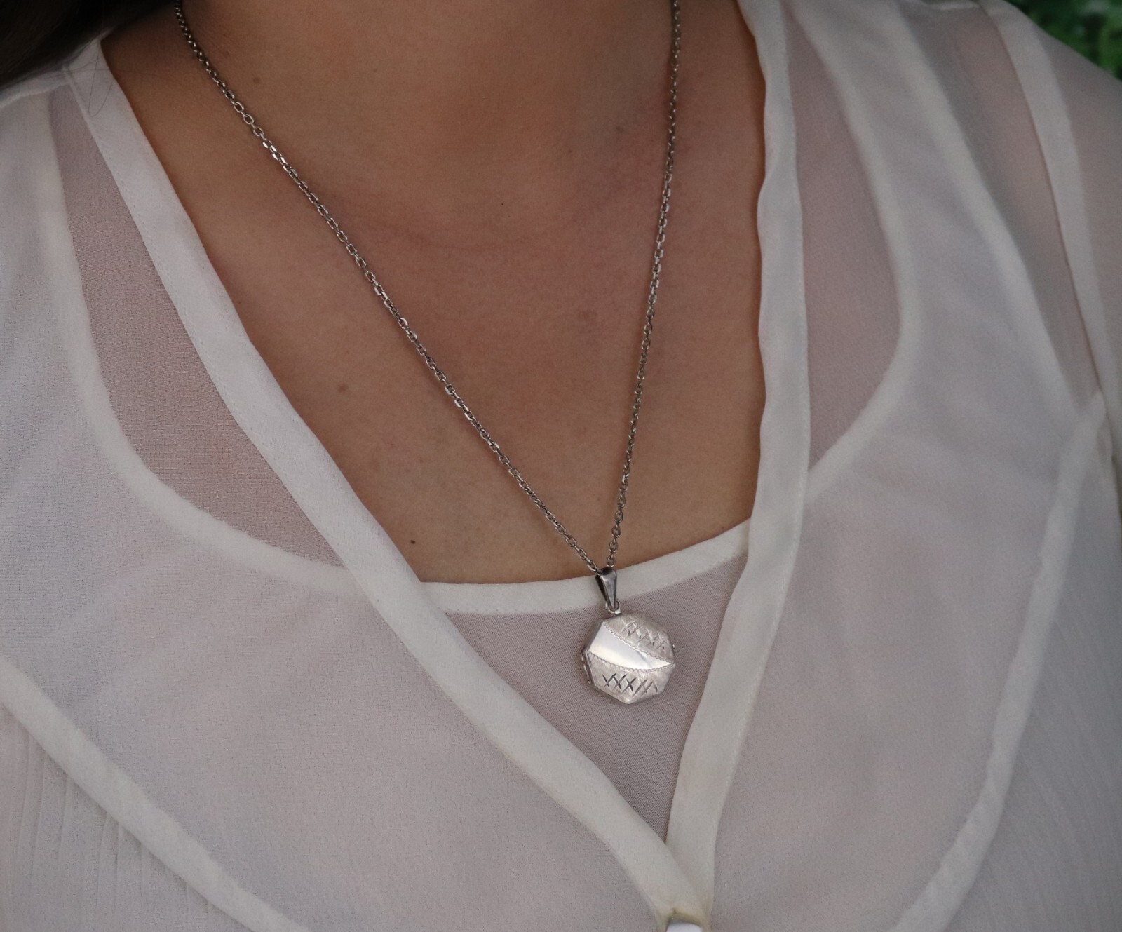 Sterling Silver Locket Necklace 21″ Chain