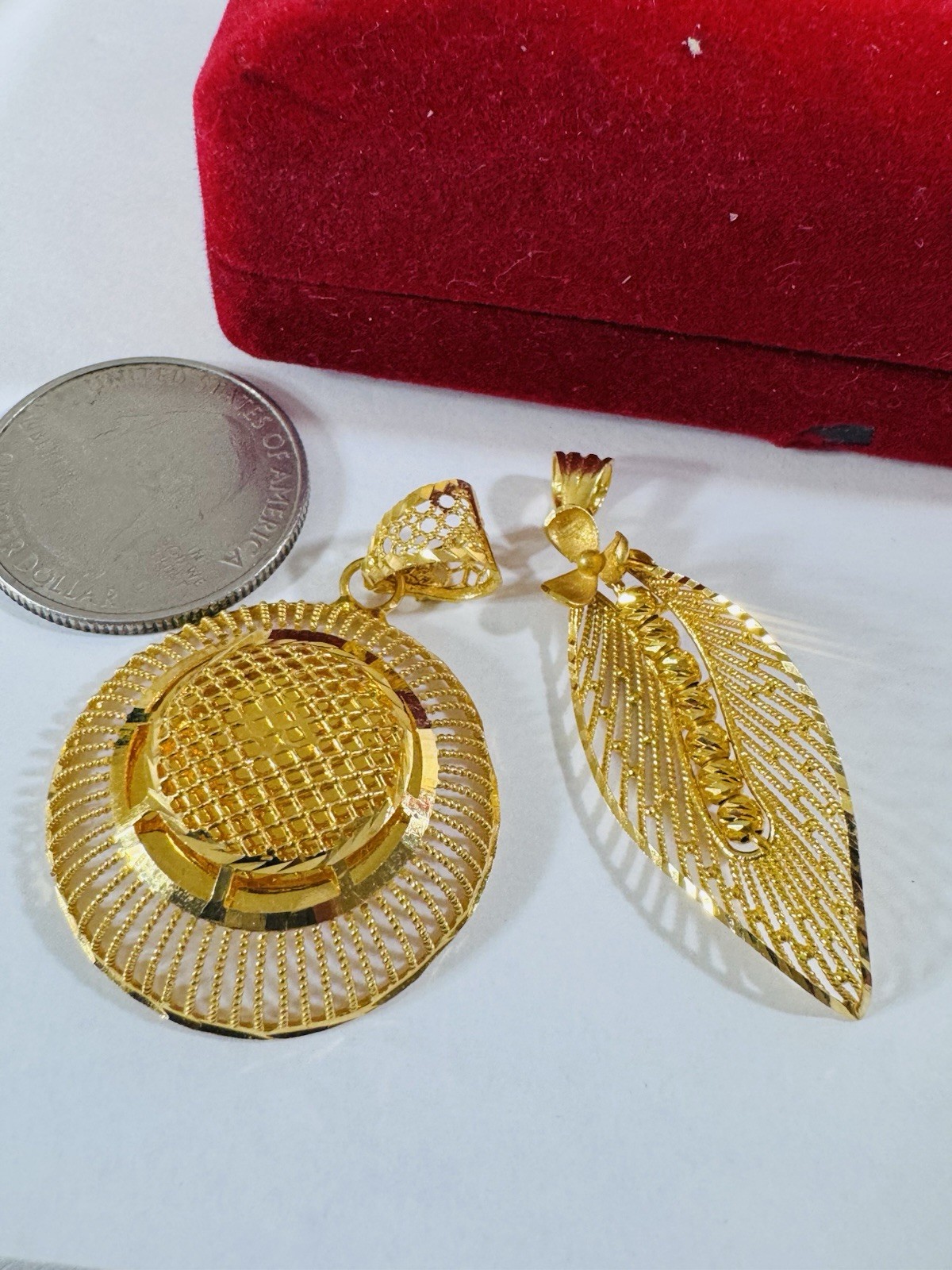22K 916 22C Real Gold Two Set of Pendant 1 x Left Flower & 1x Round 8g