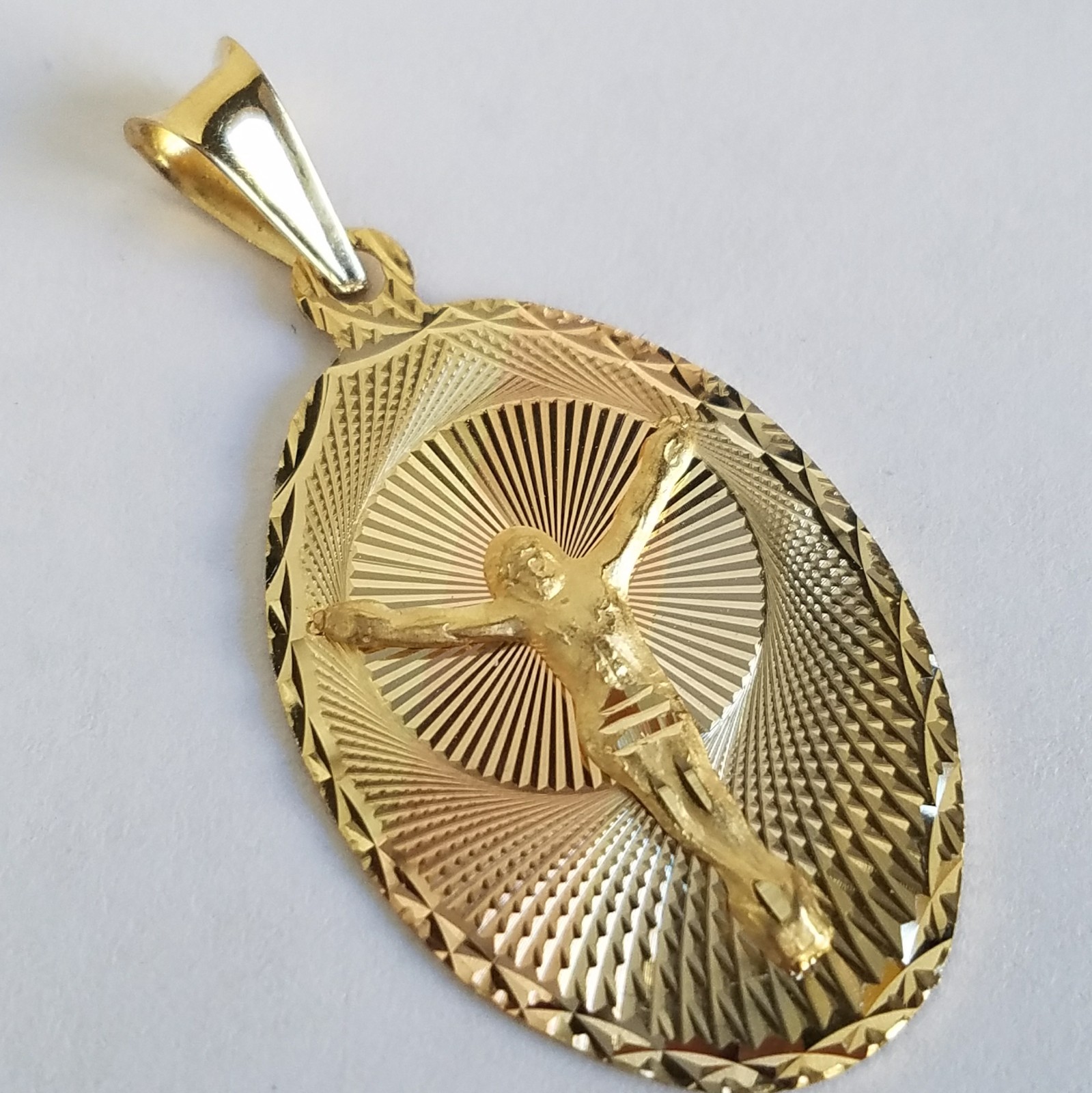 U23805 with packaging 14k yellow gold Jesus crucifix oval pendant charm G3D