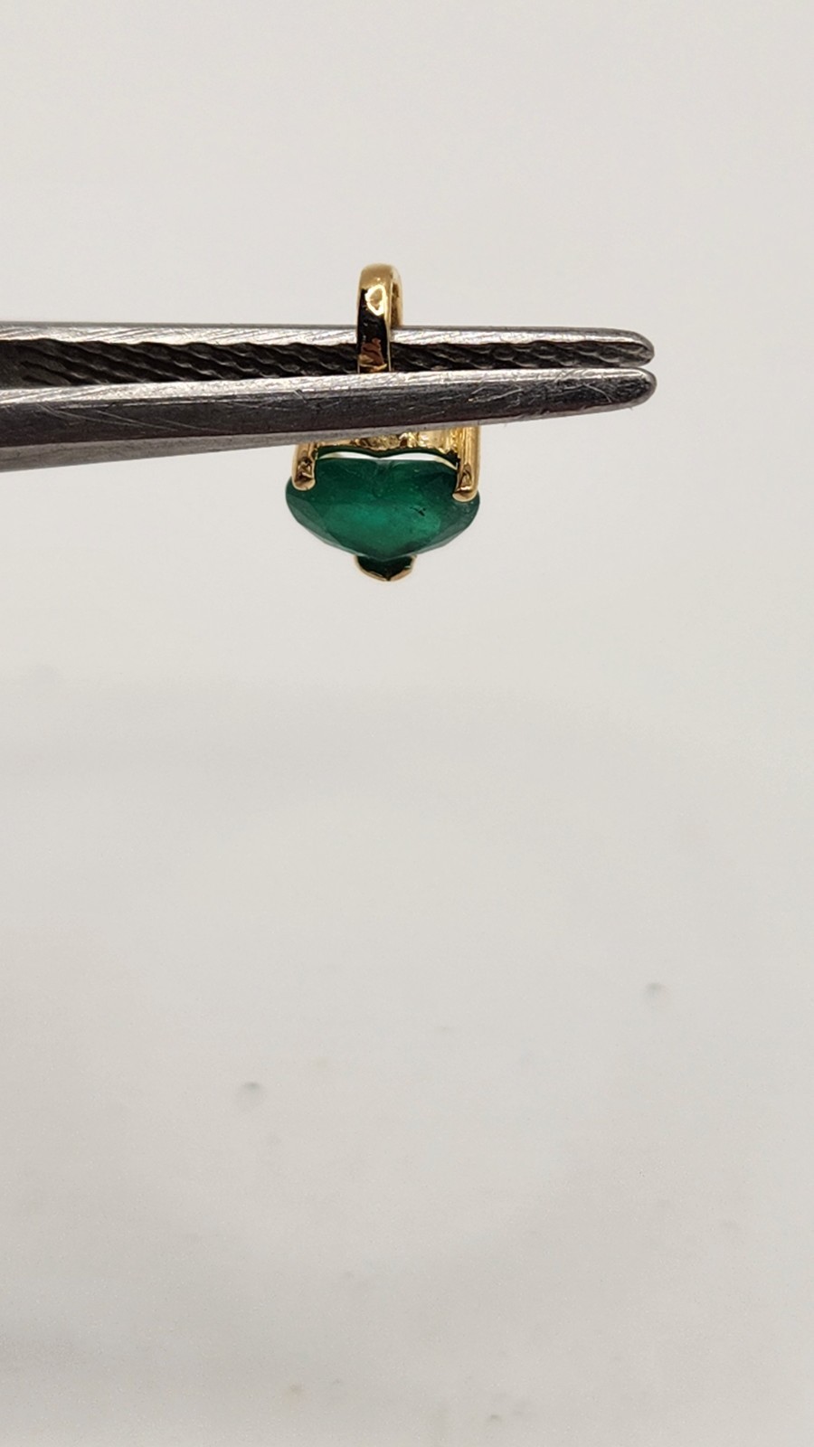 Pendiente en oro de 18k con Esmeraldas Colombianas Naturales Corazon