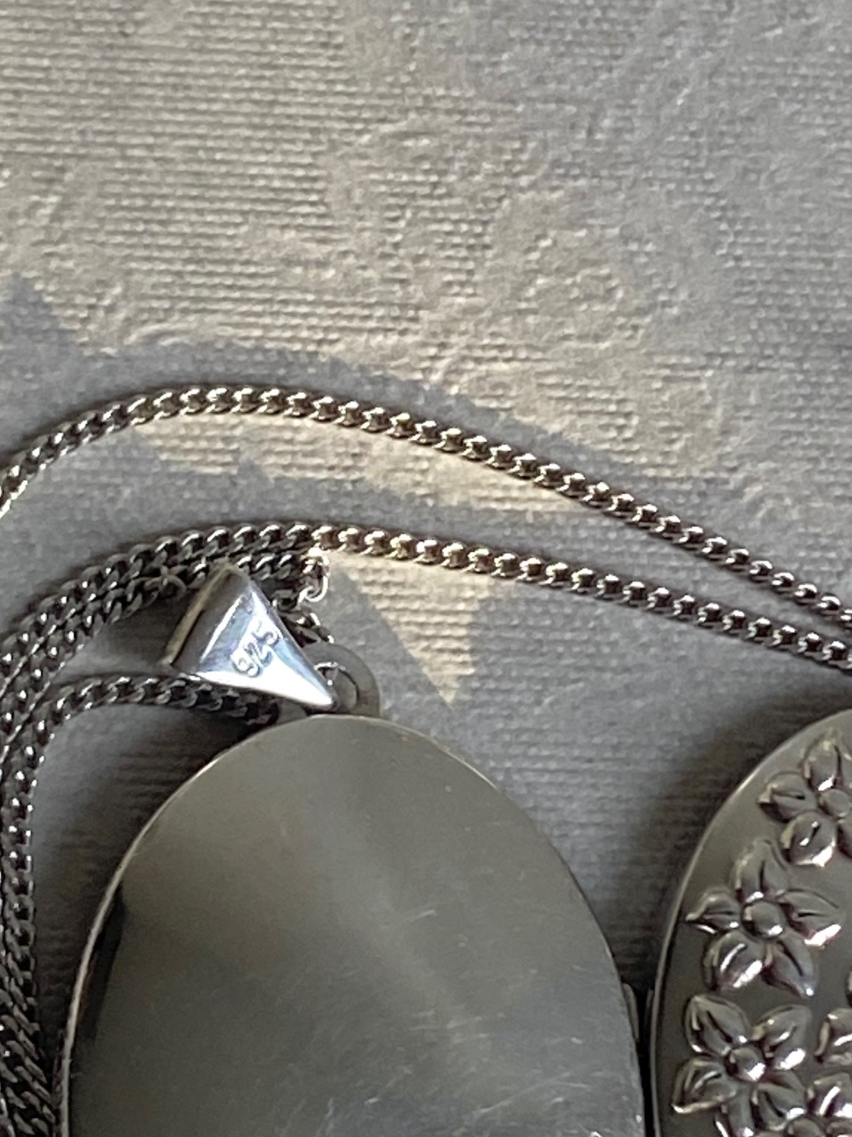 Sterling Silver Oval Photo Locket & Chain – Floral Front – Complete Inside, 45cm