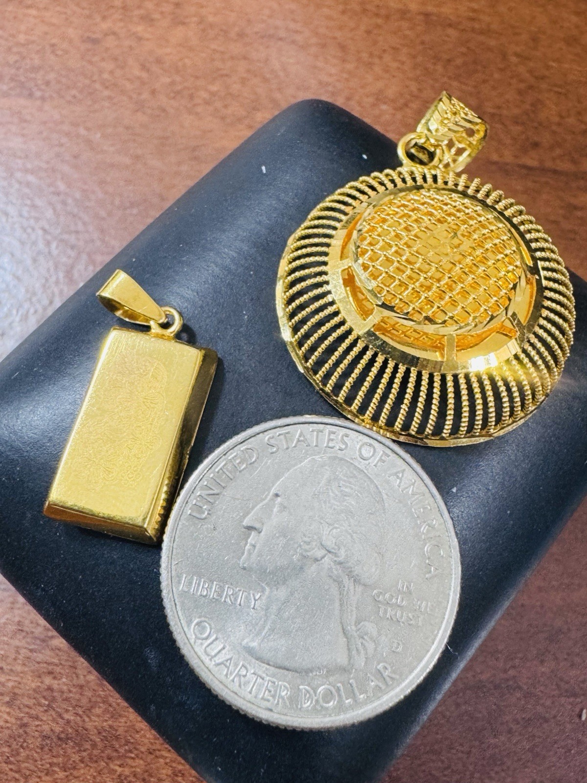 22K 916 22C Real Gold Two Set of Pendant 1 x Bar & 1x Round 7.24g