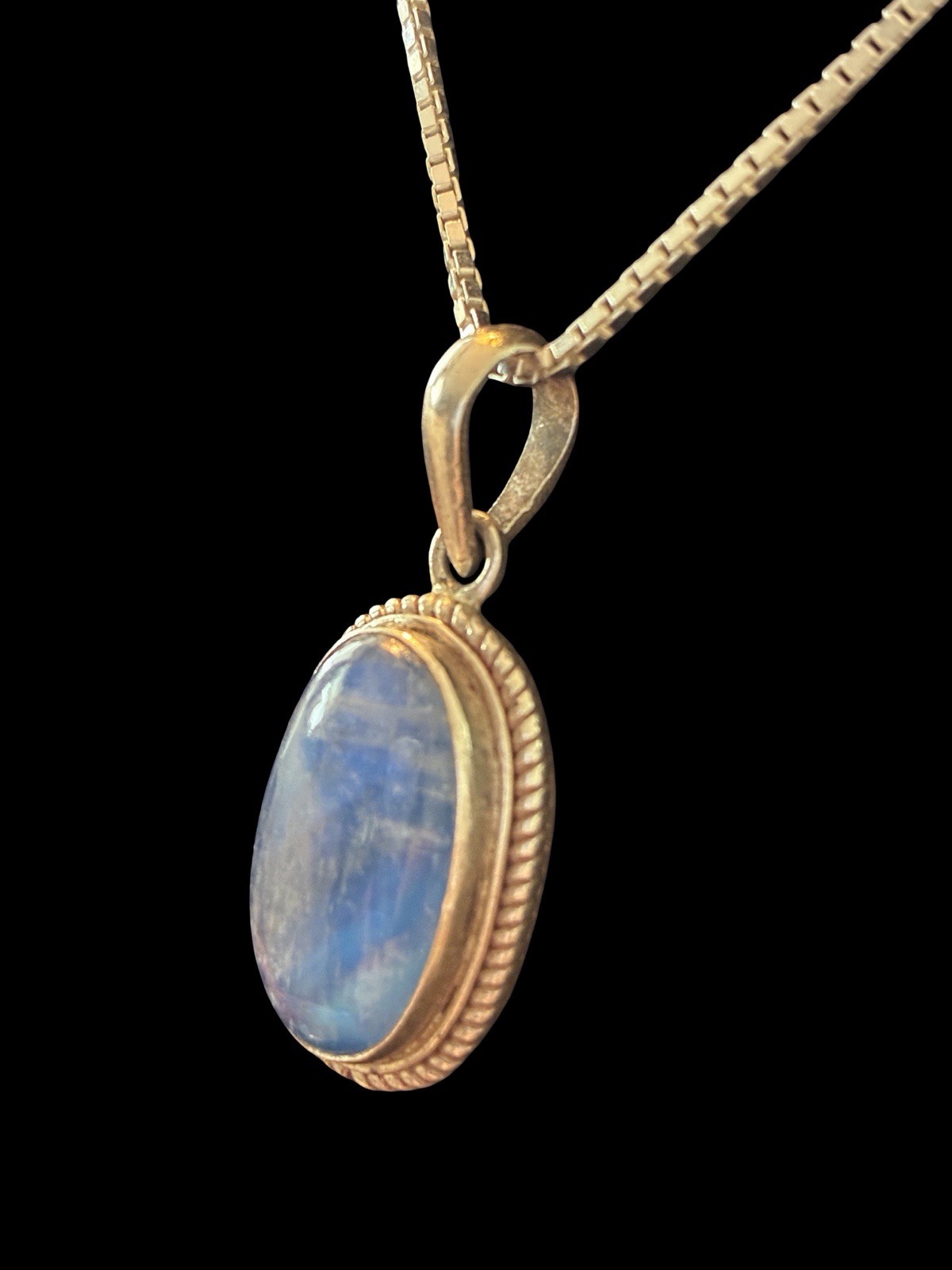 Blue Flash Labradorite & Sterling Silver 925 Pendant Necklace