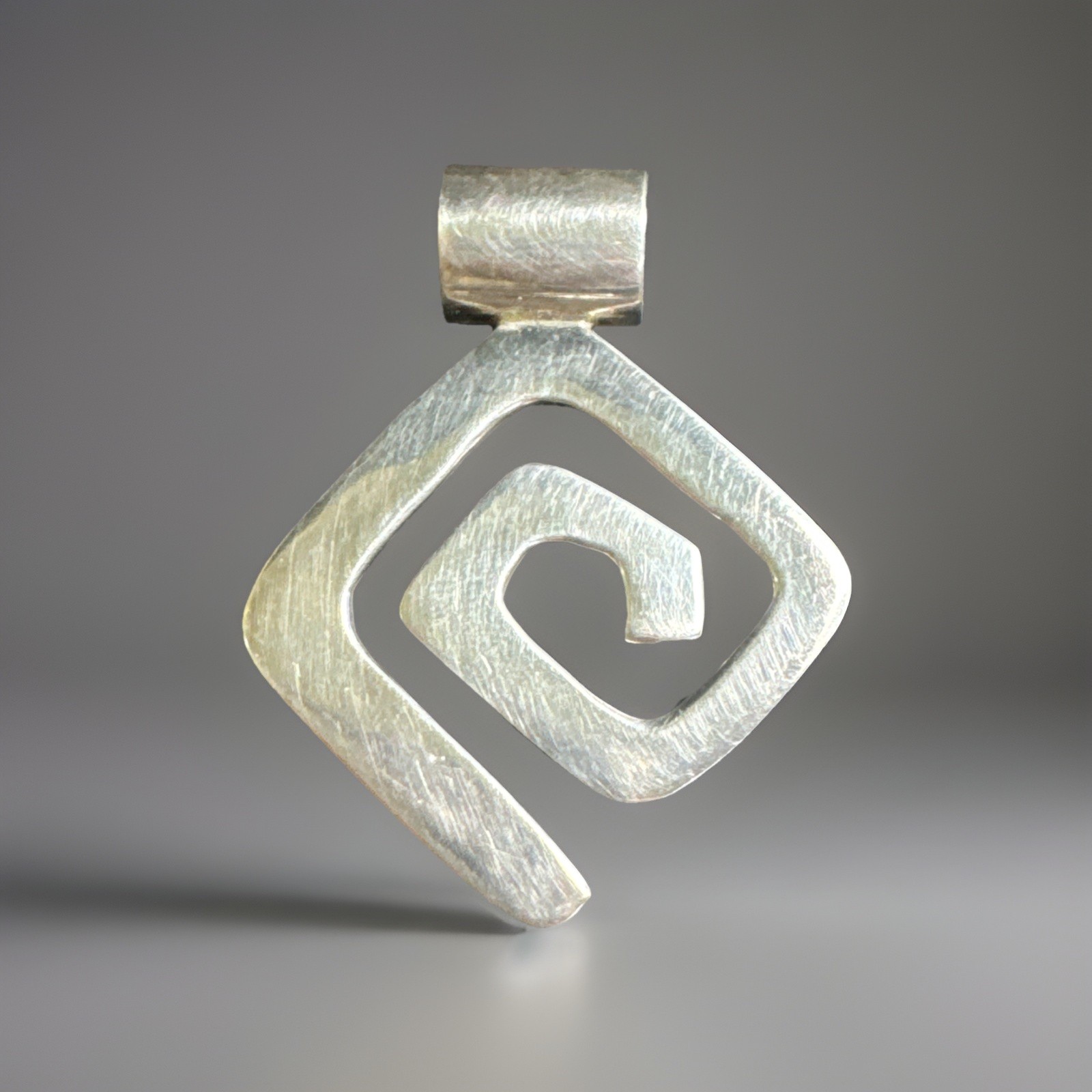 Silpada Sterling Silver Geometric Maze Pendant Modernist Swirl Symbolic