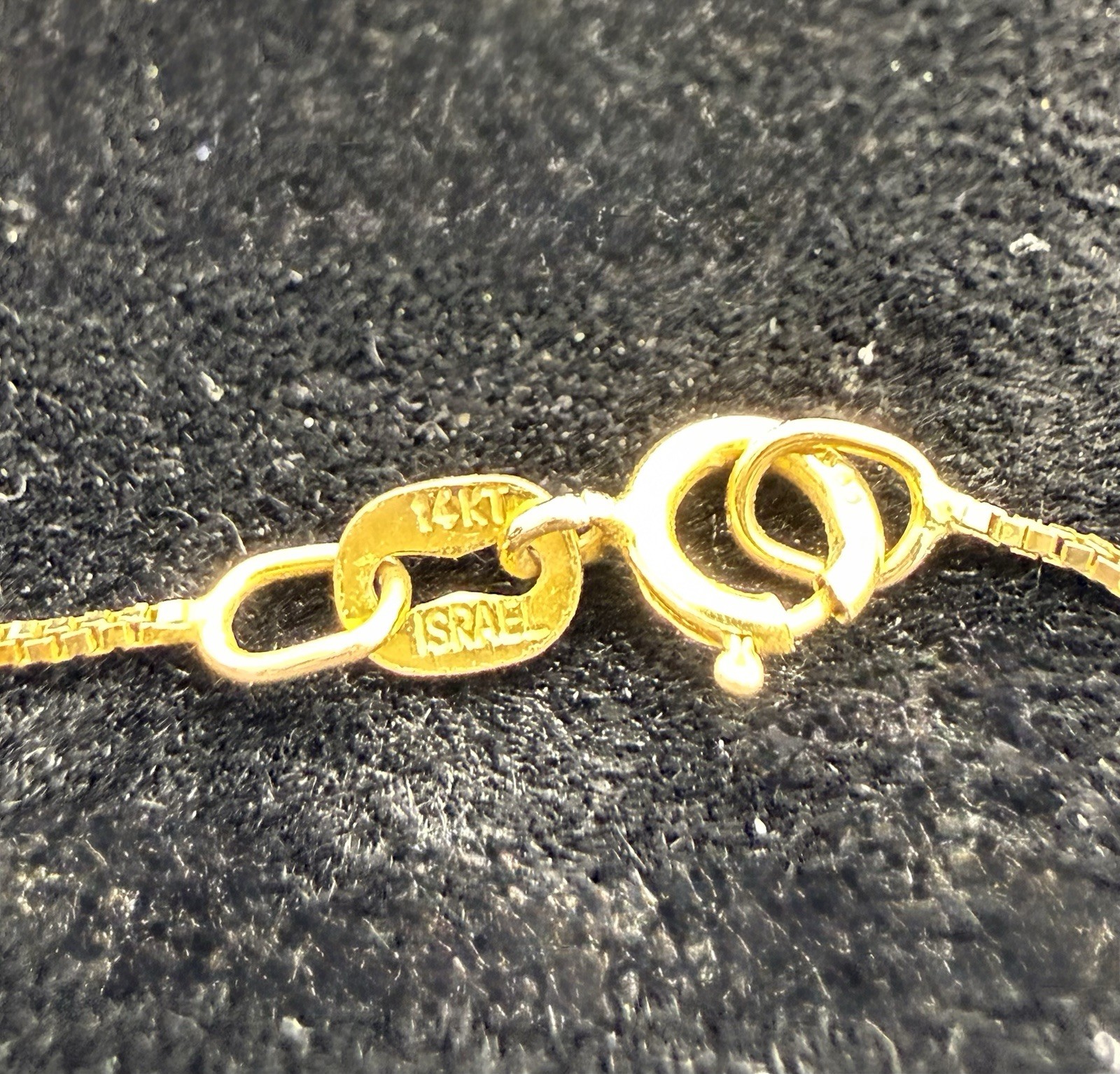 14 K Gold Box Link Chain Necklace. 18 In. (total weight 1.0g)