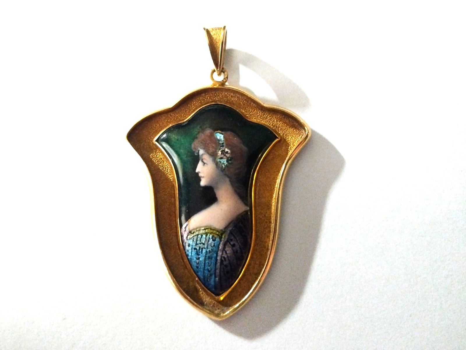 Antique Art Nouveau Period Hand Painted Enamel 19.2k Yellow Gold Shield Pendant