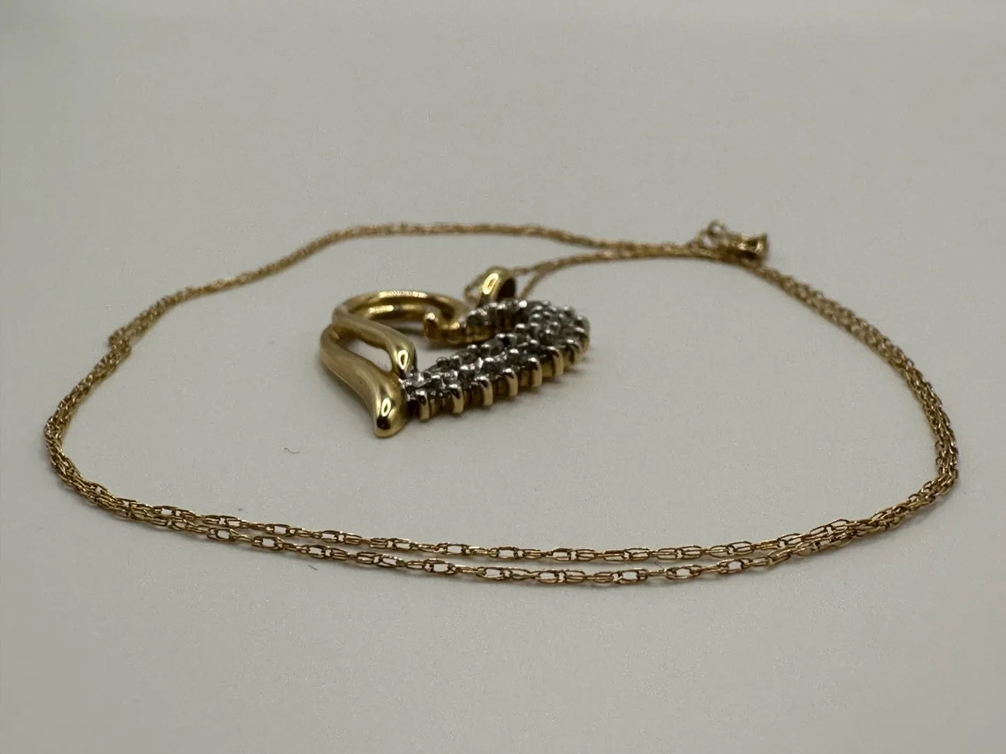 10K Gold & Diamond Heart Pendant w/ 18in Chain Necklace (Original Packaging)