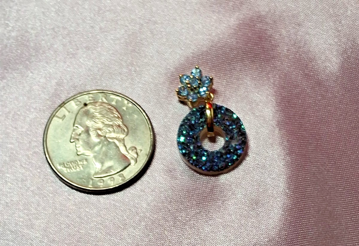 Beautiful 14k blue topaz & druzy quartz pendant 2.0g