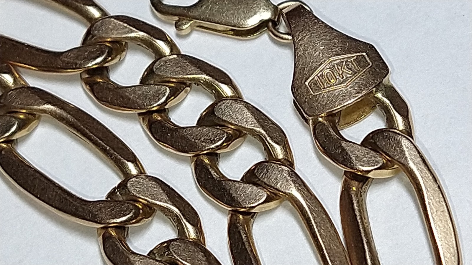 10k gold 8.25mm hollow Italian figaro chain necklace 17.94 grams 22.75″