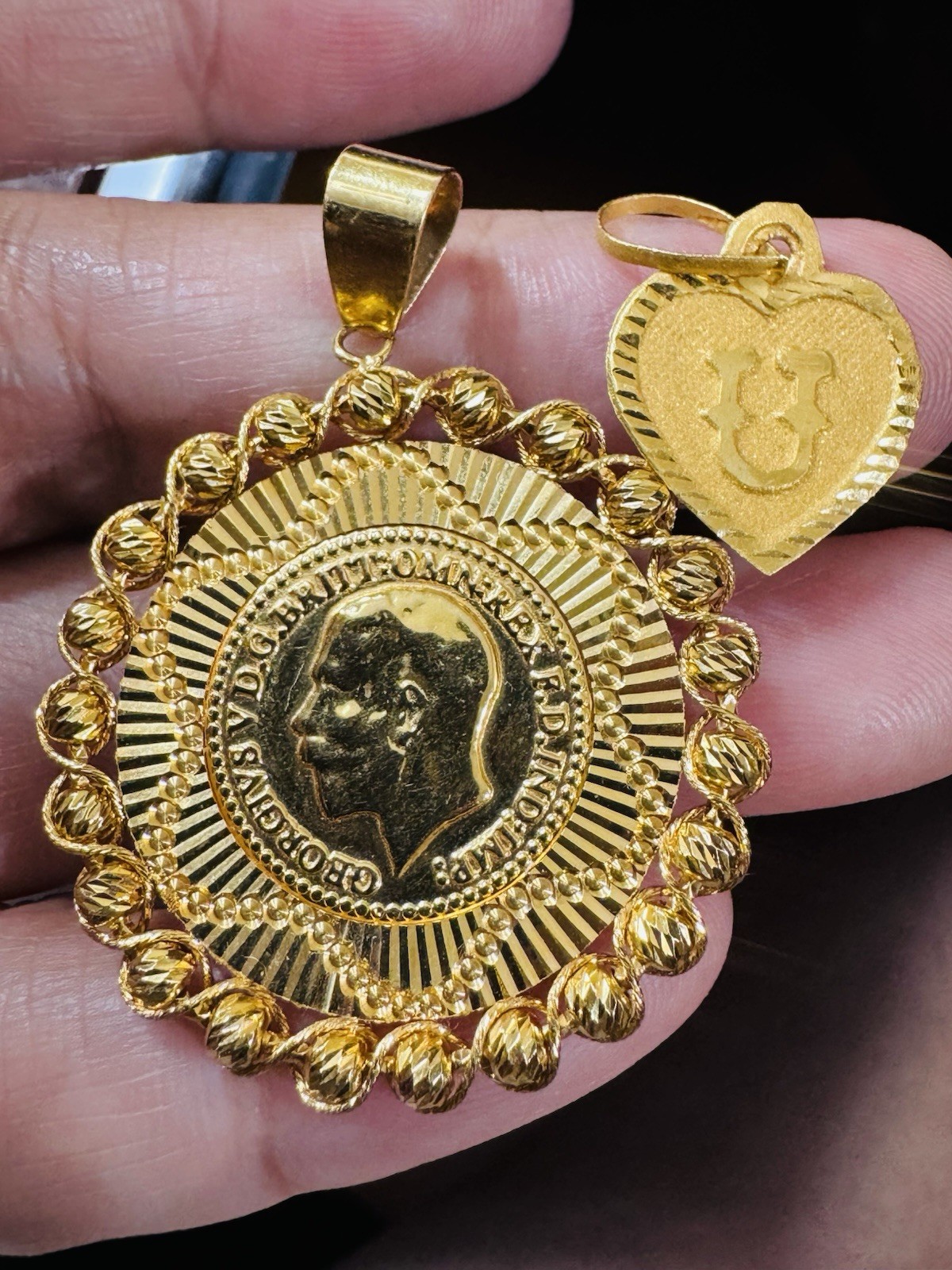 22K 916 Real Gold Two Set of Pendant 22K Heart & 21K Coin Round 6.63g