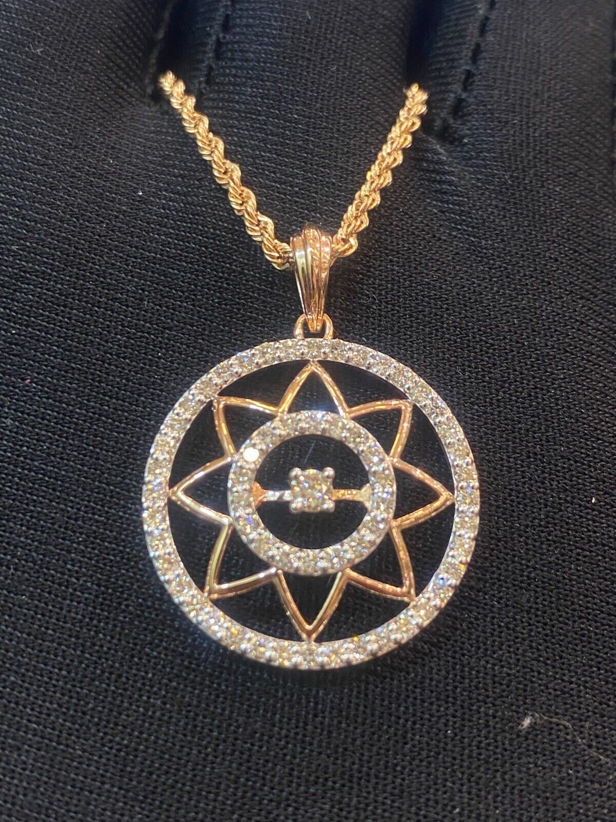Stunning 1.22 TCW Round Brilliant Cut Diamonds Medallion Chain Necklace 14K Gold