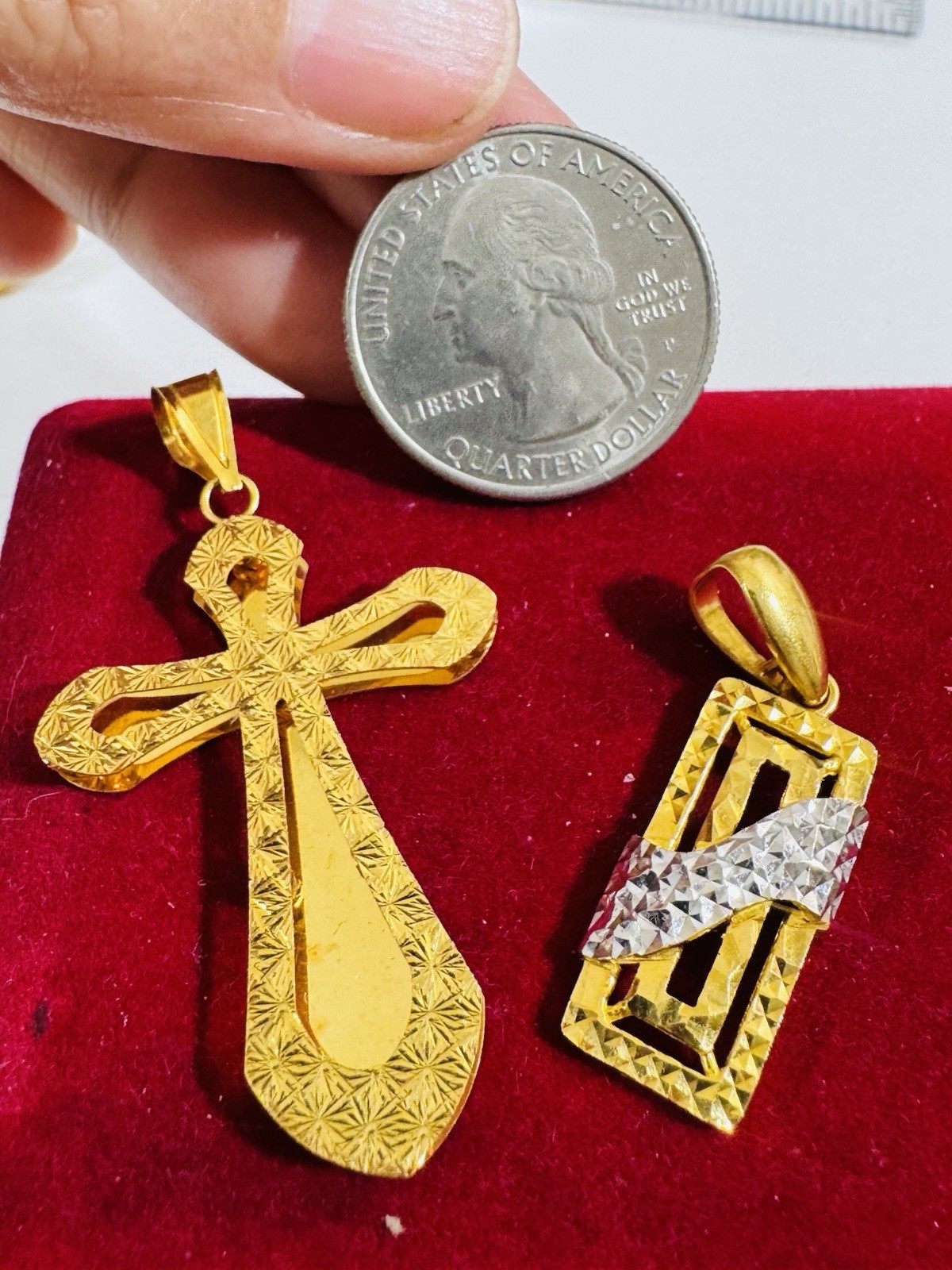 22K 916 22C Real Gold Two Set of Pendant 1 x Rectangle & 1x Cross 7.6g