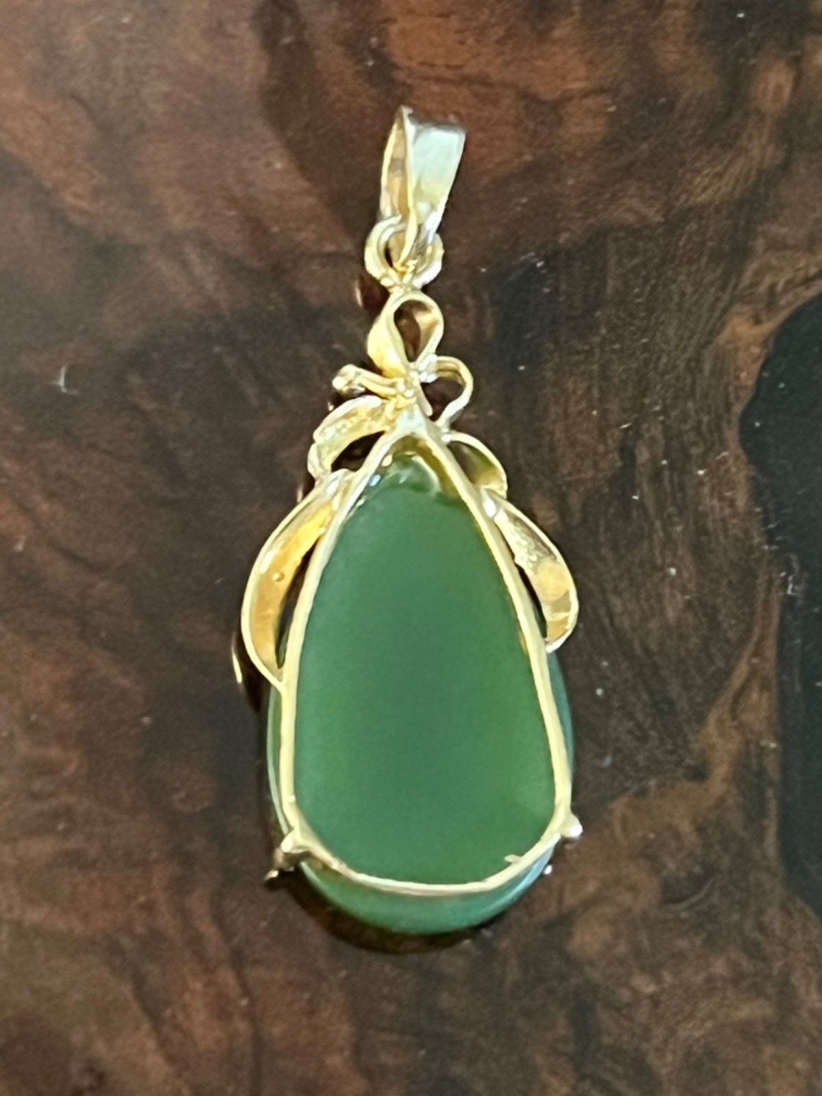 18K Yellow Gold Vintage Natural Green Nephrite Jade Teardrop Pendant Excellent C
