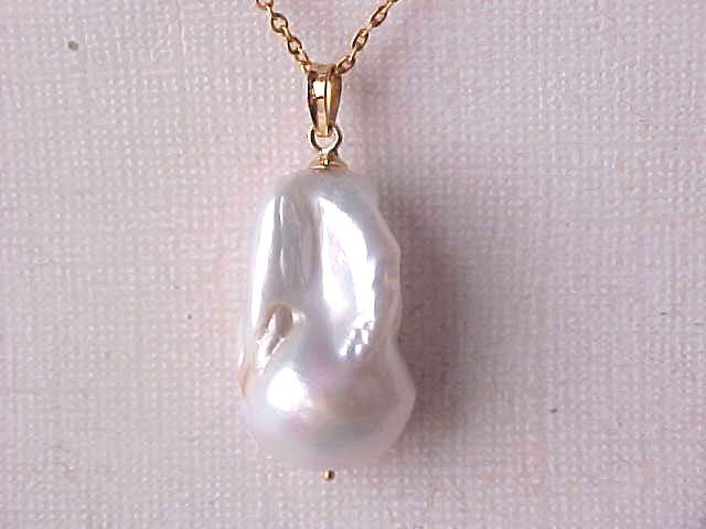 16MM X 27MM AAA BAROGUE WHITE PEARL PENDANT SOLID 18K YELLOW GOLD