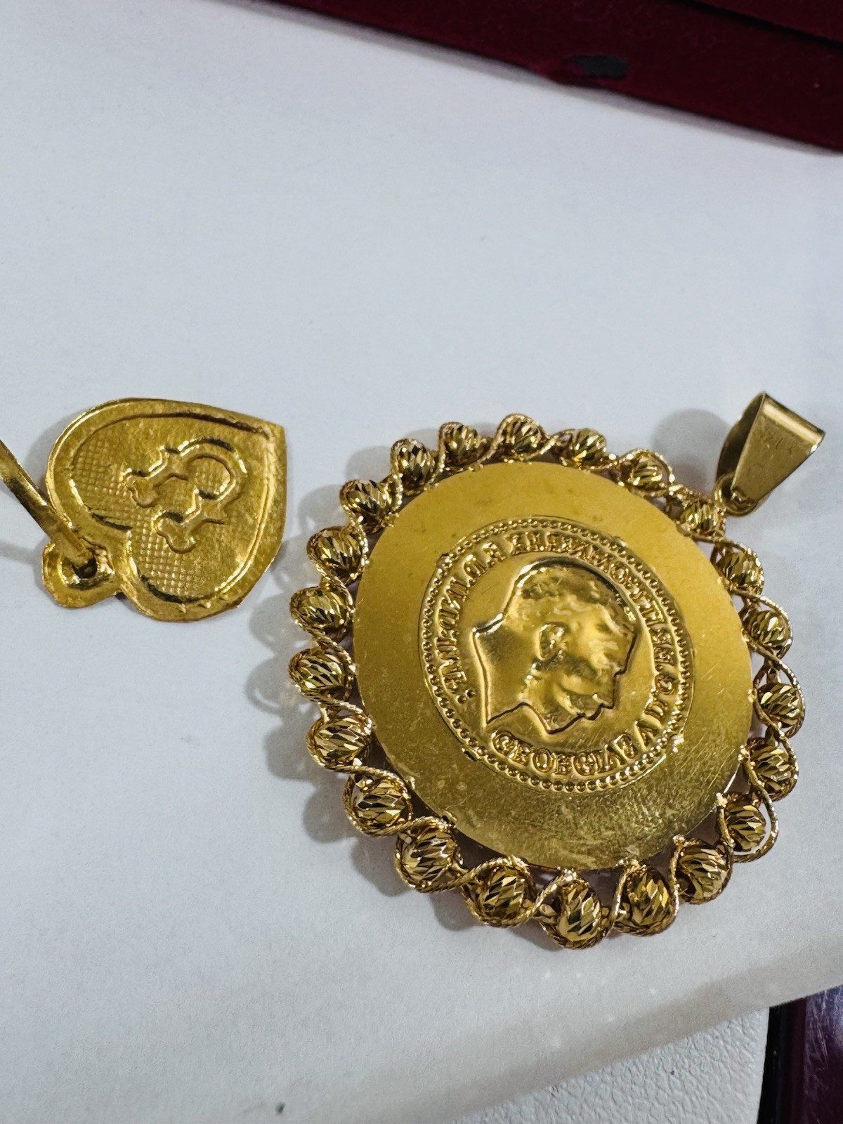 22K 916 Real Gold Two Set of Pendant 22K Heart & 21K Coin Round 6.63g
