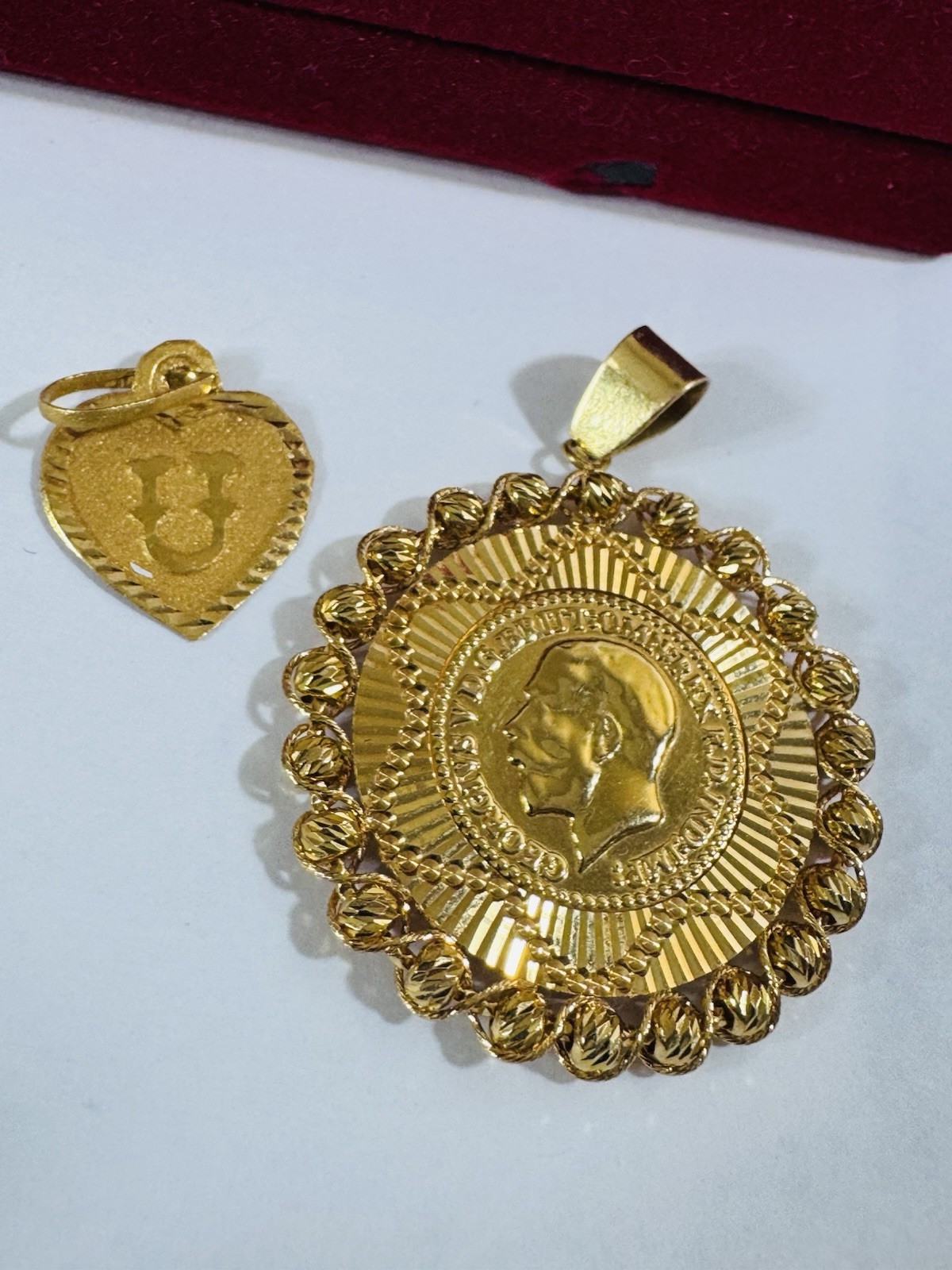 22K 916 Real Gold Two Set of Pendant 22K Heart & 21K Coin Round 6.63g