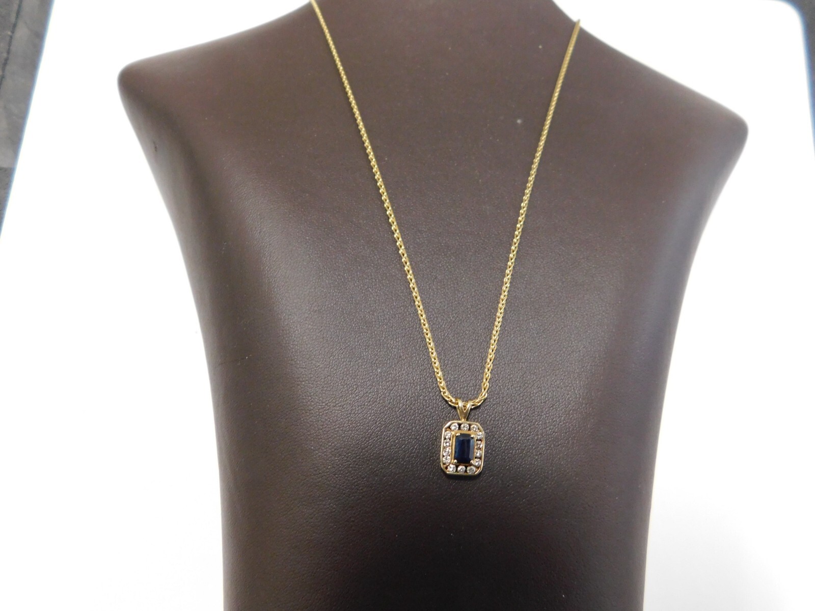 14k yellow gold sapphire and diamond pendant on 18″ 1 1/2 mm round chain
