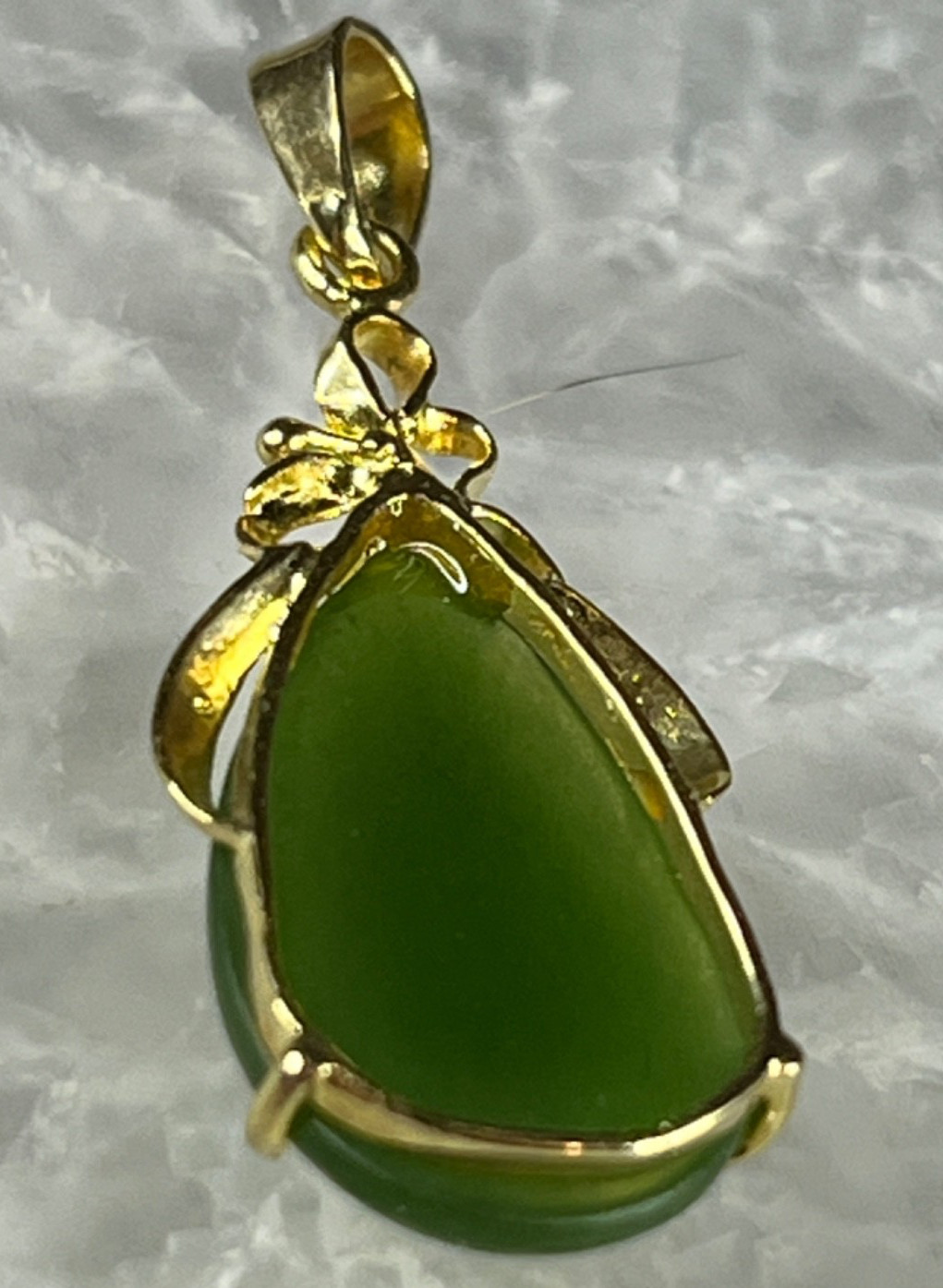18K Yellow Gold Vintage Natural Green Nephrite Jade Teardrop Pendant Excellent C