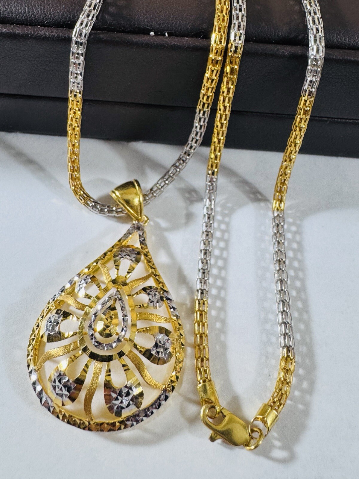 22K 916 Real Gold 21.5”/22” long Teardrop Necklace 16.8g 3.mm Womens