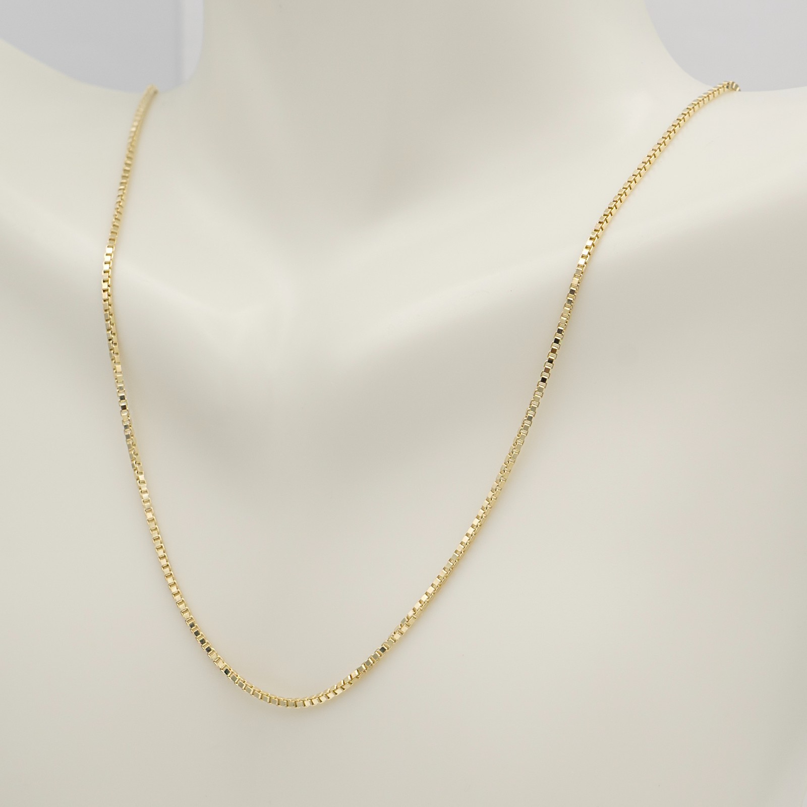 14K Yellow Gold Box Chain Necklace 17″ – 0.65mm, Lobster Clasp 2.5g