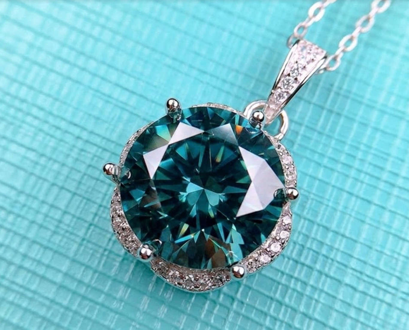925 Silver, Elegant Blue Diamond Solitaire Pendant, 17.20 Ct Certified Treated