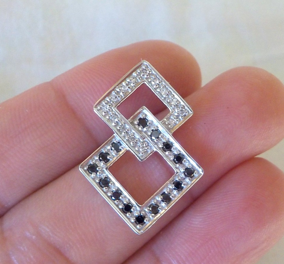 Modern 18K White Gold Black White Diamond Pendant – 2.90 gms, 0.95 in, 0.36 ctw