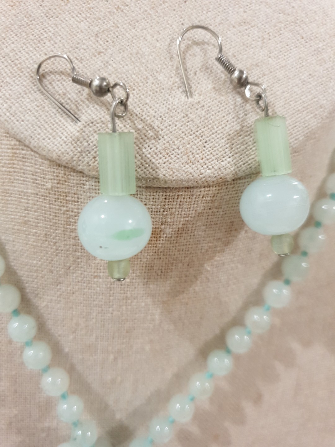 Vtg Hand Knotted Jade Necklace Jewelry Sea Green Beads & Dangling Earrings