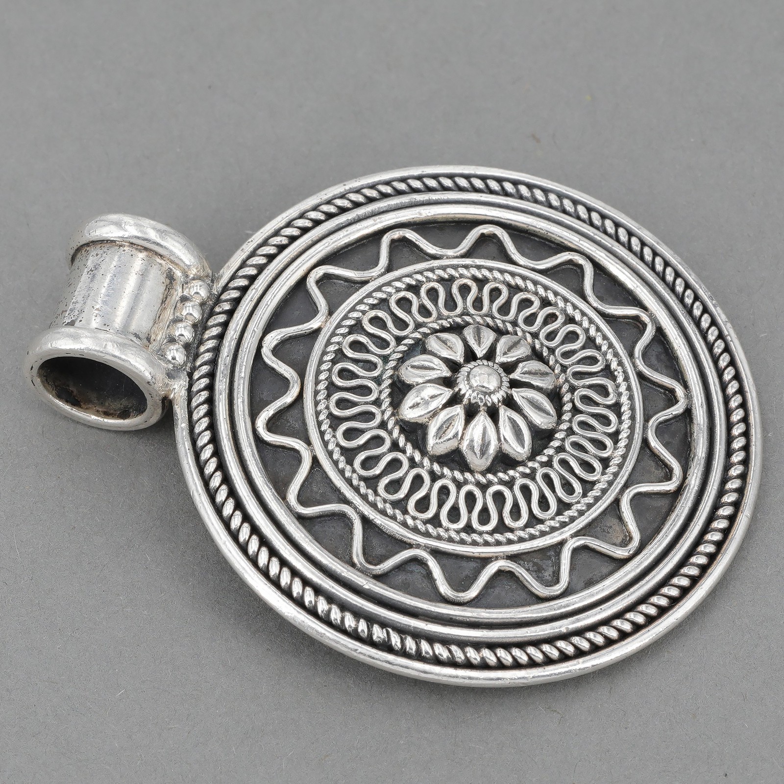 Doug Paulus Treasures of India Sterling Silver Mandala Medallion Pendant 18.8 g