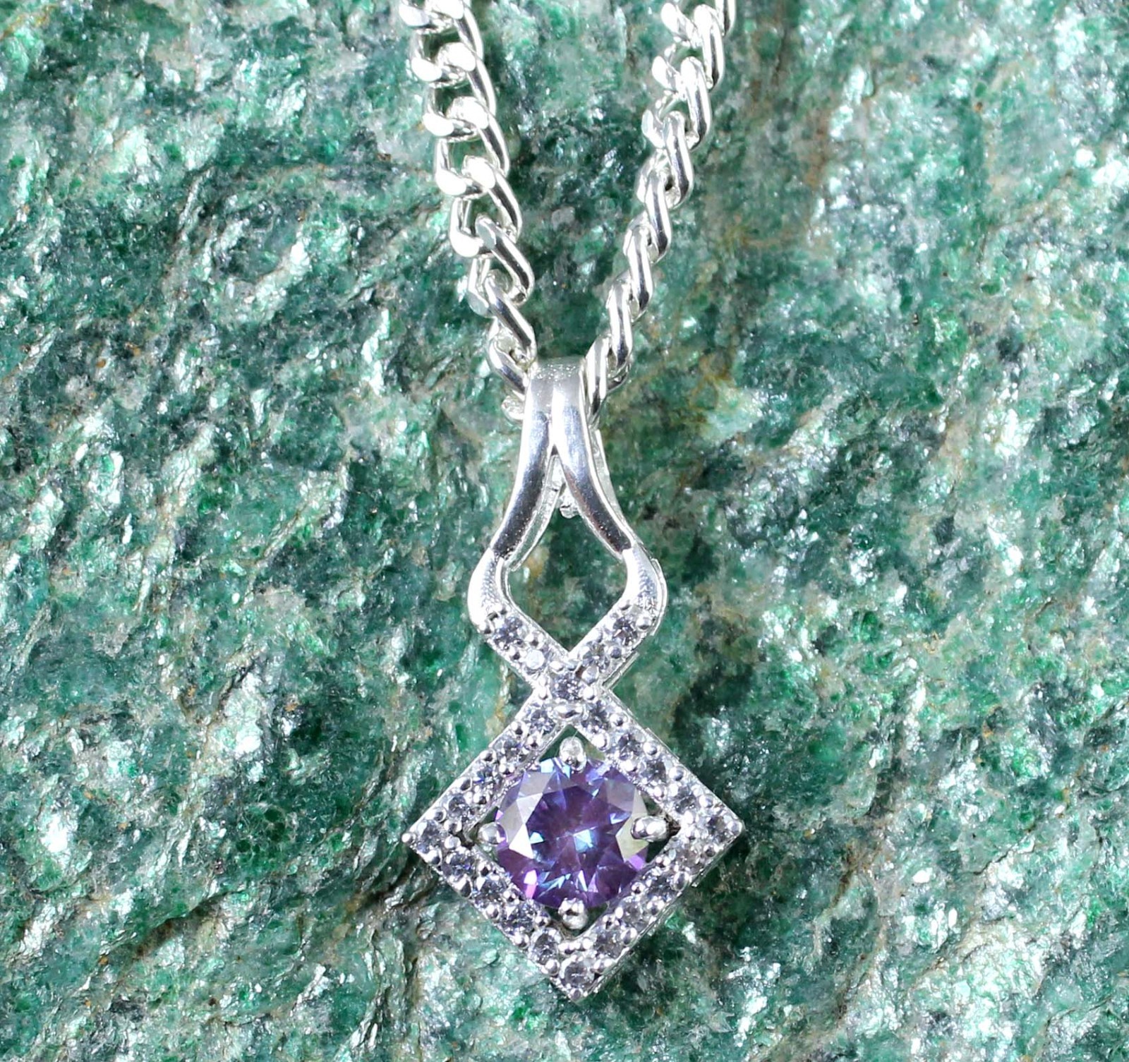 Purple Diamond Solitaire 1.23 Carat Round Cut Certified Latest Design Pendant