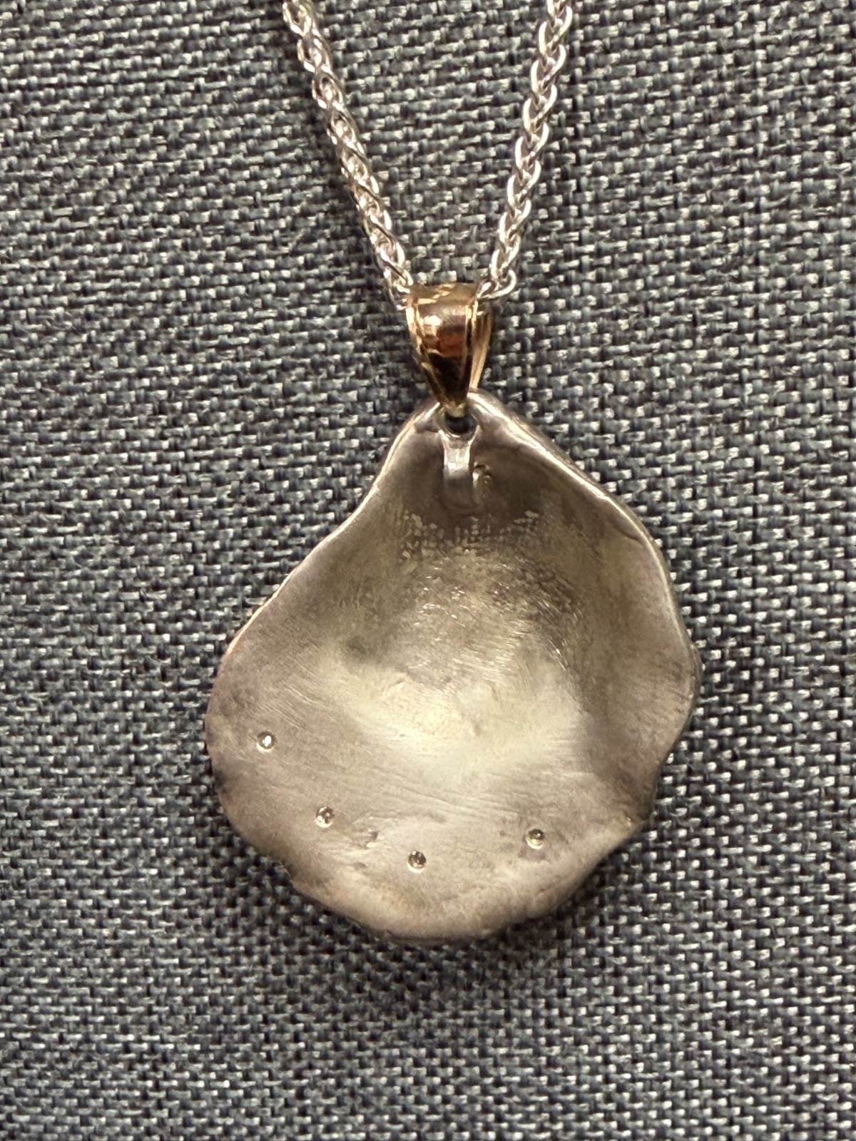 UNIQUE STERLING OYSTER SHELL -SHAPED DIAMOND PENDANT 14K BALE 20″ NECKLACE 17.0G