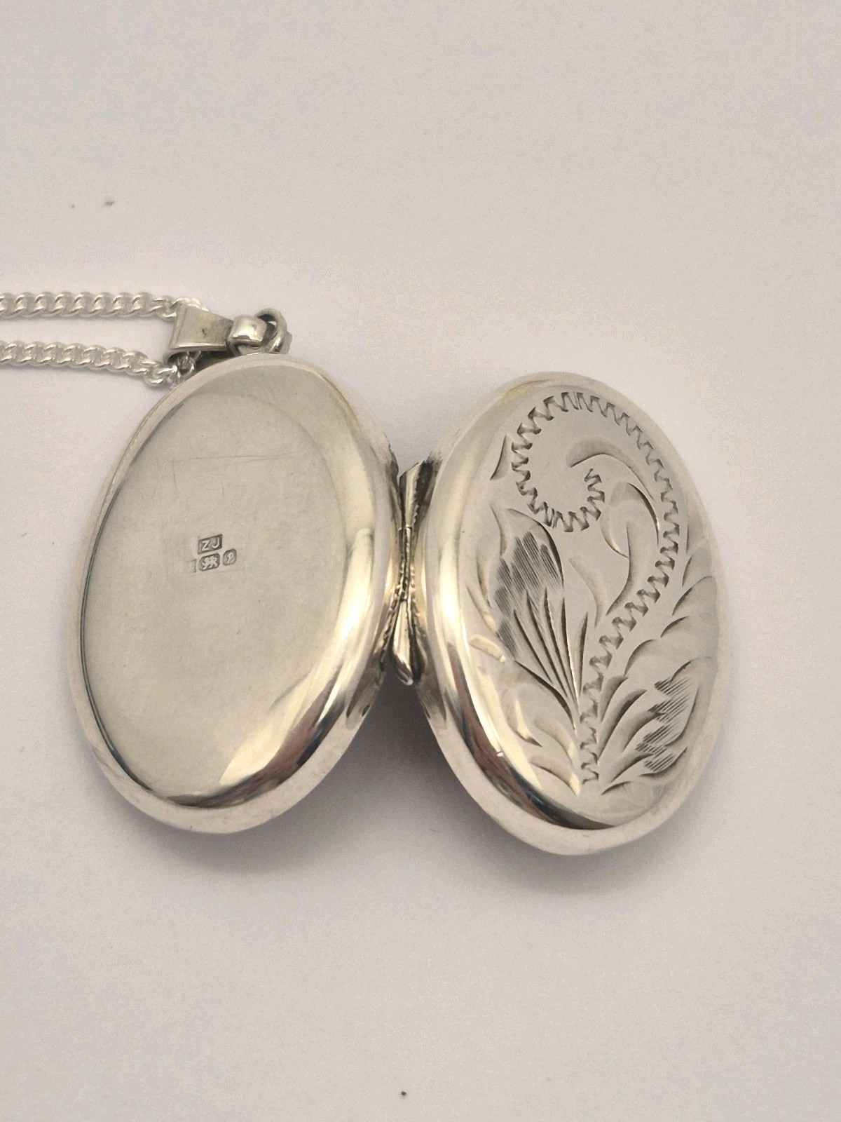 LOCKET – Sterling Silver Double Photo Picture Locket Pendant & Chain
