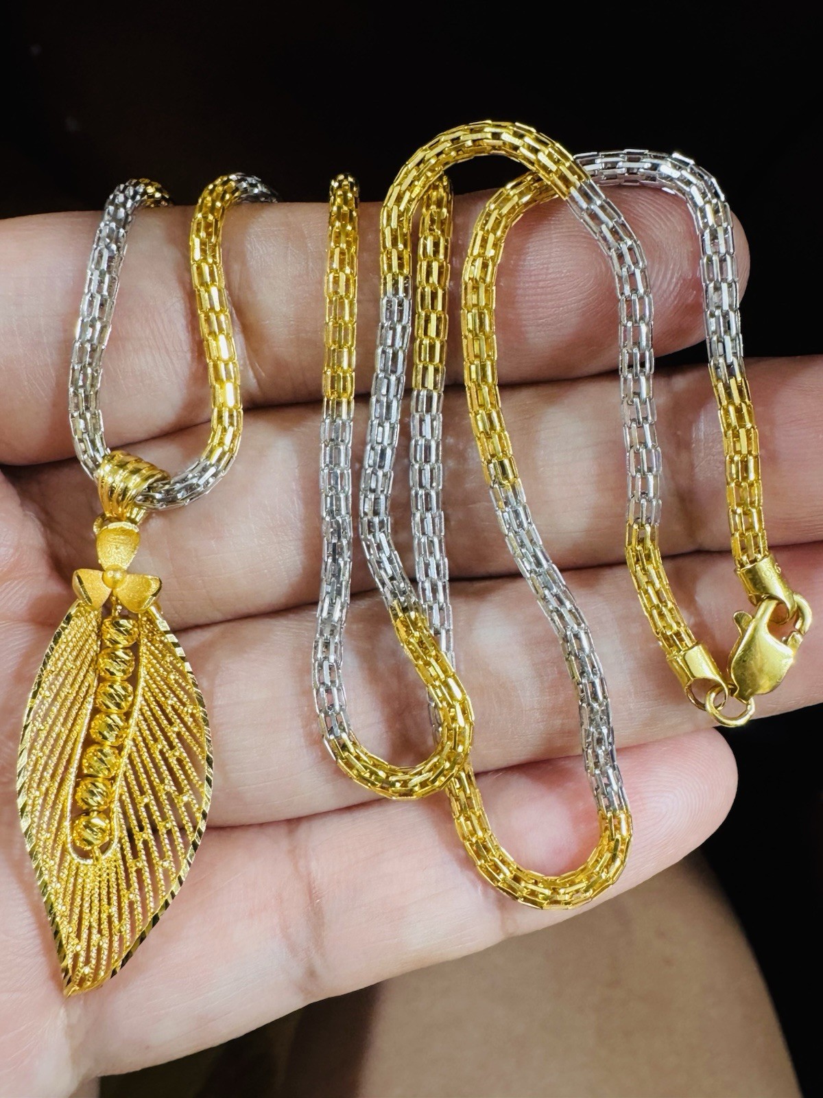 22K 916 Real Gold 21.5”/22” long Flower Leaf Set Necklace 14.1g 3.mm