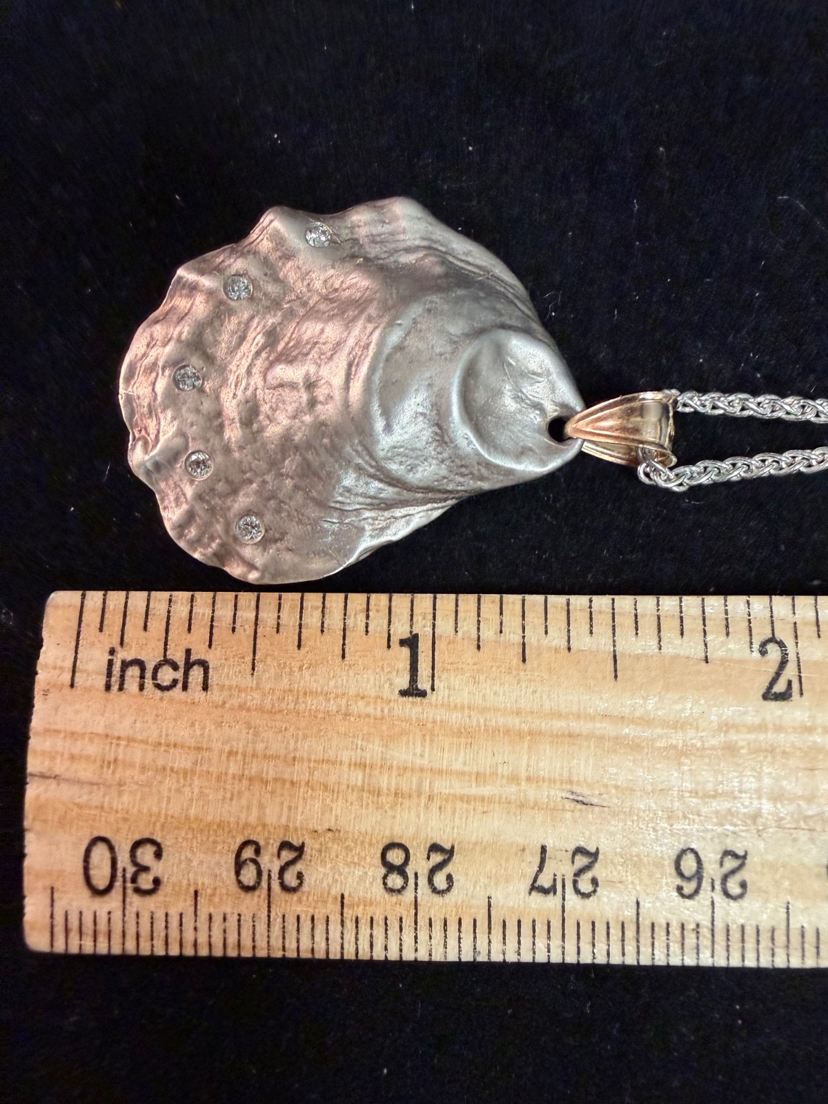 UNIQUE STERLING OYSTER SHELL -SHAPED DIAMOND PENDANT 14K BALE 20″ NECKLACE 17.0G